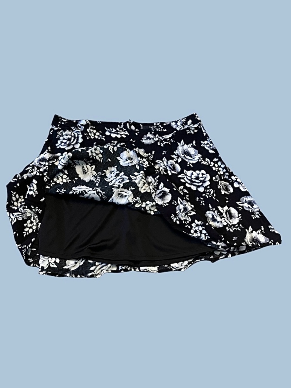Forever 21 Black White Rose Floral Skater/Mini Skirt Large L - Picture 4 of 10